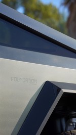 2024 Tesla Cybertruck Foundation Series - 2,669 km