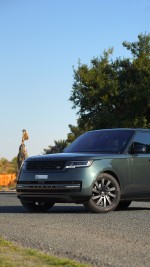 2023 Range Rover HSE Belgravia Green - 17k km