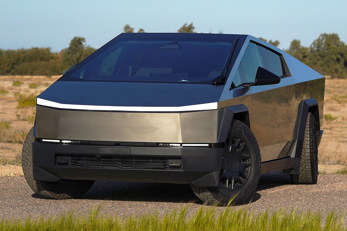 2024 Tesla Cybertruck Foundation Series - 243 km only