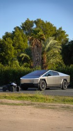 2024 Tesla Cybertruck Foundation Series - 243 km only