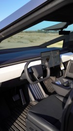 2024 Tesla Cybertruck Foundation Series - 243 km only