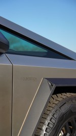 2024 Tesla Cybertruck Foundation Series - 243 km only