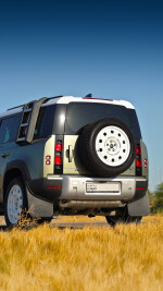 2022 Land Rover Defender 110 SE - 76k km
