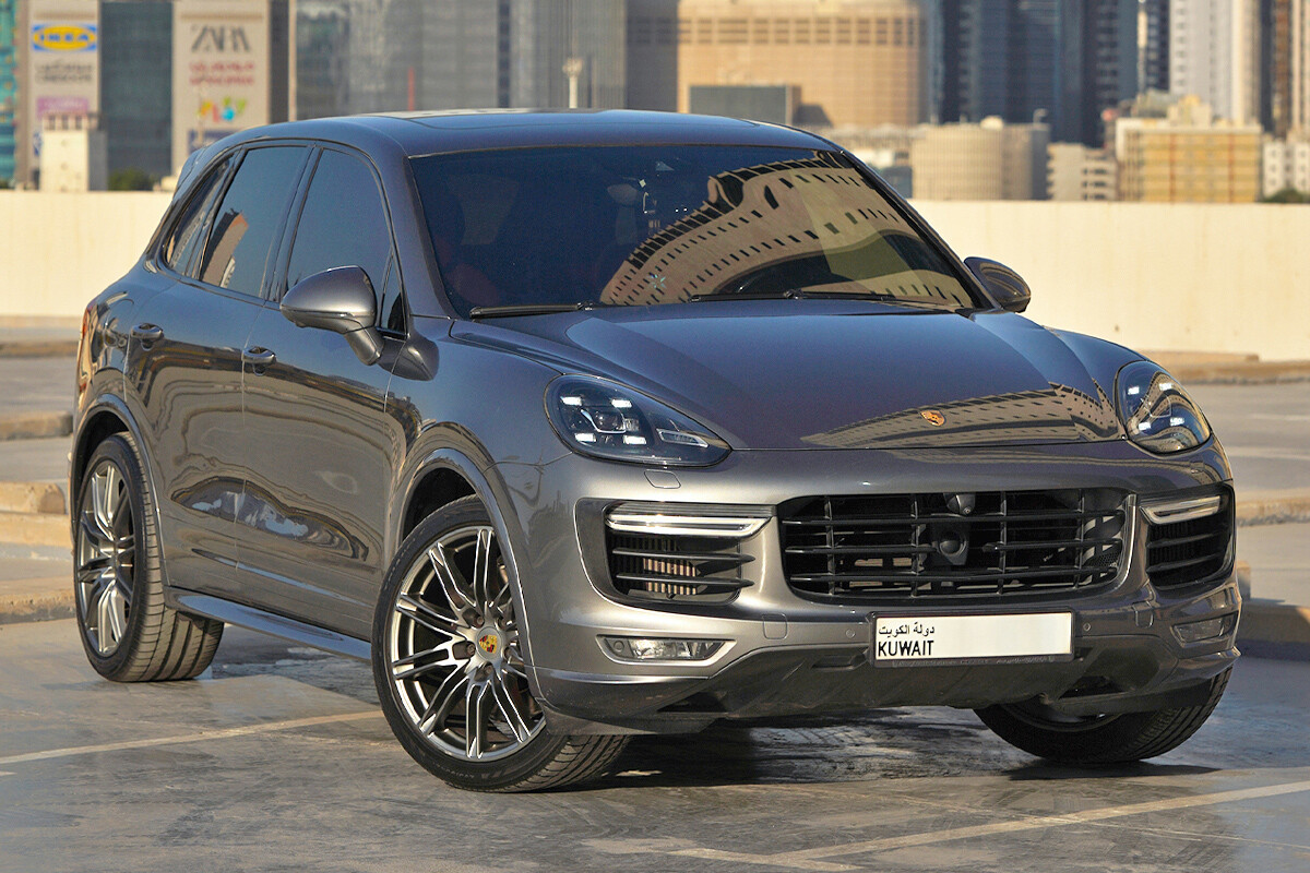 2016 Porsche Cayenne GTS - 108k km