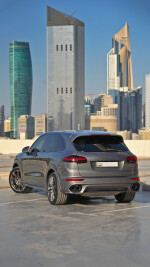 2016 Porsche Cayenne GTS - 108k km